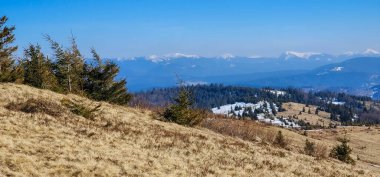 Dağdan vadiye kadar dağların manzarası