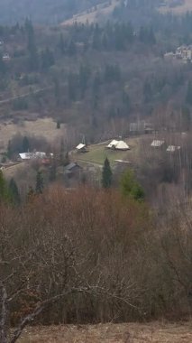 Dağlarda küçük bir kasaba