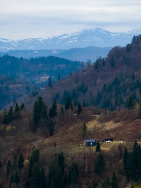 Dağlardaki güzel dağ manzarası