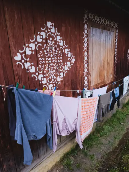 clothesline üzerinde asılı Çamaşırhane