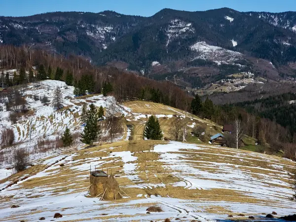 Karpat dağlarındaki dağ manzarası.