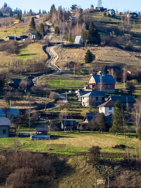 Kırsal kesimdeki köyün güzel bir görüntüsü.