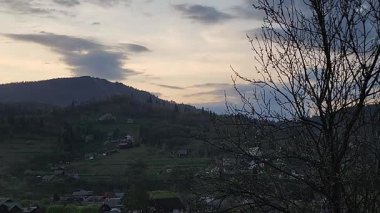 Dağlarda güzel bir gün batımı