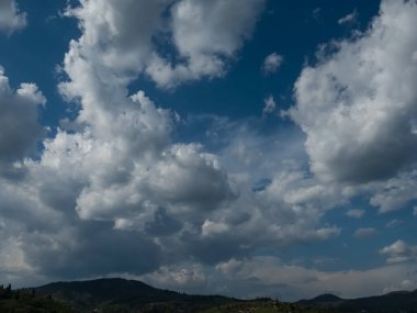 Dağlarda güzel bulutlar