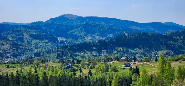 Bir dağ köyünün tepesinden manzara