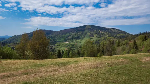 Dağların tepesinden görüntülemek