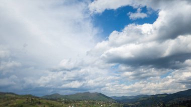 Dağlı güzel bir manzara.