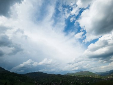 Dağların güzel manzarası