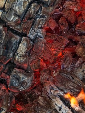 Açık havada kömür.