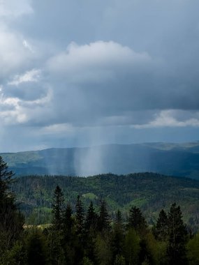 Dağların güzel manzarası
