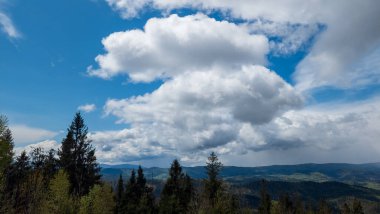 Dağların güzel manzarası
