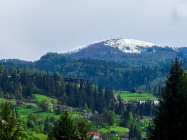 Dağlardaki güzel dağ manzarası