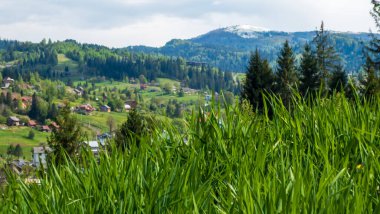 Carcassonne 'daki dağ köyünün manzarası