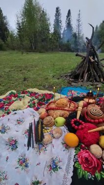 Geleneksel yiyecek ve sebzelerle geleneksel Ukrayna festivali