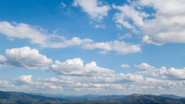 Dağ manzarası yaz gün