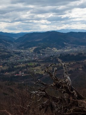 Czech Bohemia 'da güzel bir köyle sonbahar manzarası