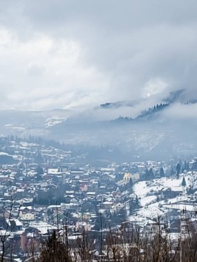 Kışın köy manzarası