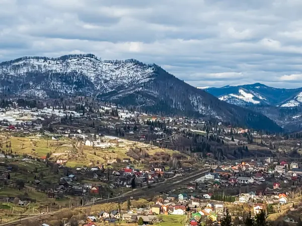 Karpat Dağları köyde görünümünü