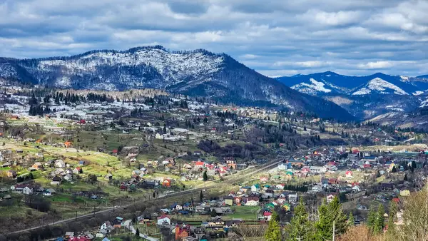Karpatya köyündeki dağdaki köy..