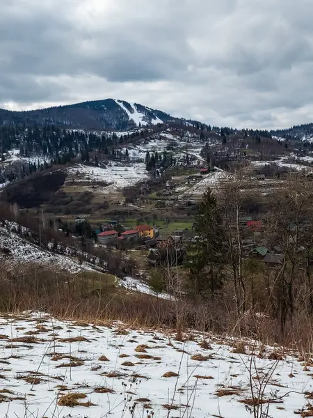 Güzel dağ manzarası. kış dağı.