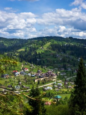 Karpatlar 'da dağı olan bir köy.
