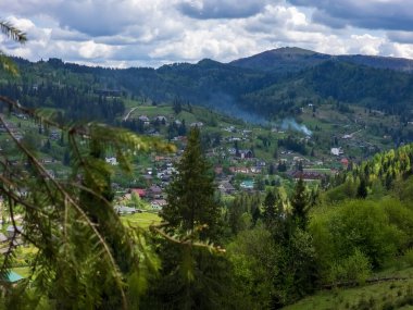 Karpat Dağları, Karpatlar 'da güzel bir yaz manzarası.