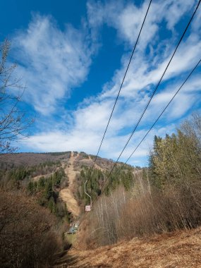 Dağlardaki dağ sırasının güzel manzarası