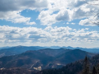 Dağlarla güzel manzara. Seyahat