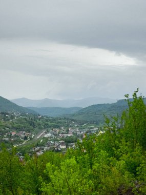 Pencereden köye güzel bir manzara.