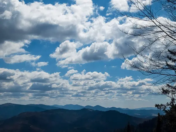 Güzel dağ manzarası. doğa arkaplanı