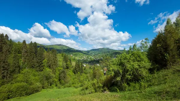 Yukarıdaki dağlara bak.