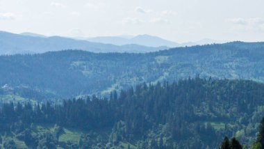 Karpatlar 'ın manzarası, Ukrayna Karpatları' nın en yüksek aralığı..