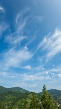 Karpatların tepesinden görünüm