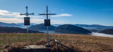 Karpatlar 'daki bir dağ sırasının güzel bir görüntüsü.