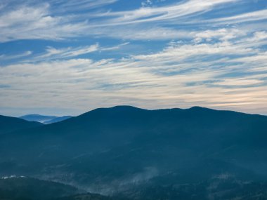 Dağların güzel manzarası