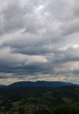Yazın Karpat Dağları 'nın güzel manzarası