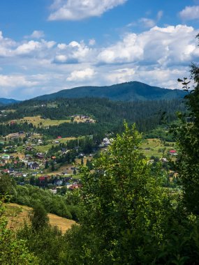 Köyden dağlara yaz manzarası