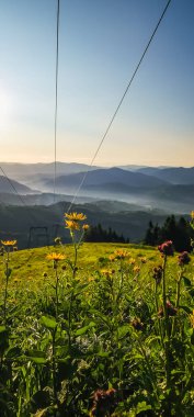 Dağlarda güzel bir gün batımı