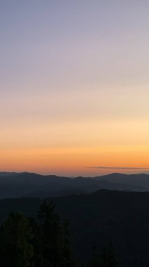 Dağlarda gün batımı