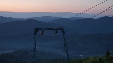 Dağların üzerinden gün batımı