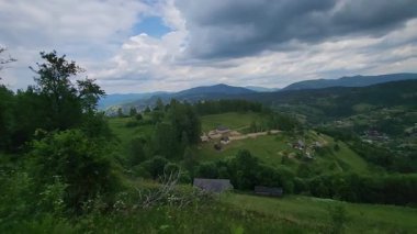 Yazın Karpat Dağları