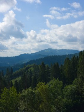 Dağlardaki güzel dağ manzarası.
