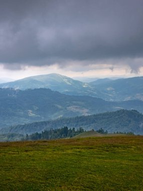 Yazın güzel dağ manzarası
