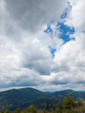 Dağların güzel manzarası
