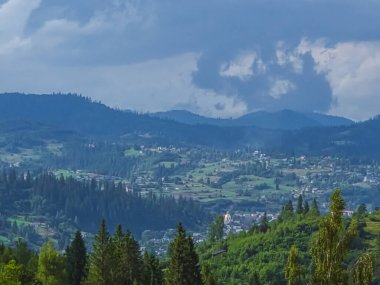 Yazın Karpat Dağları