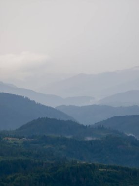 Karpat Dağları 'nın tepesinden manzara, Ukrayna