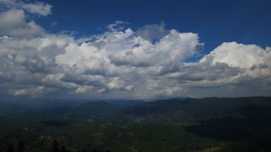 Dağlı güzel bir manzara.