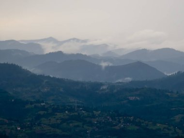 Trankarpatya dağlarındaki güzel dağ manzarası.