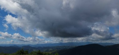 Dağların panoramik manzarası