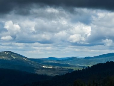 Dağların güzel manzarası